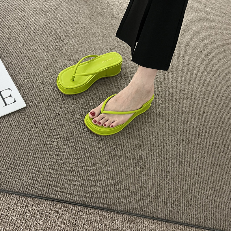 free Shipping Slope heel sandals Height increasing slippers Thick soled flip flops sandals Casual Toe Paddle Women wearing beach shoes outside hot
