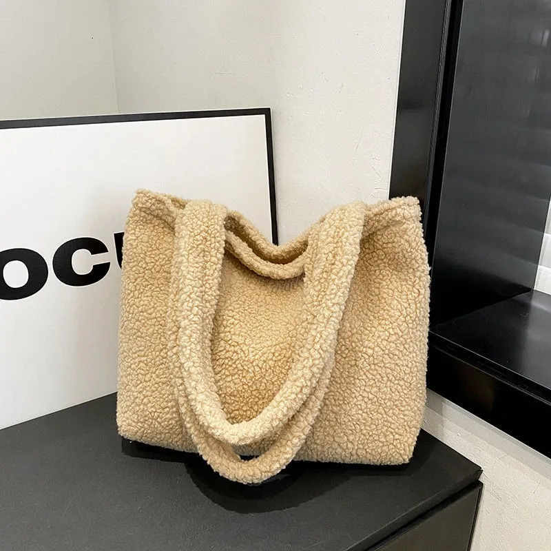 Womens wool handbag large capacity solid color shoulder bag zipper opening suitable for autumn and winter plush 250401