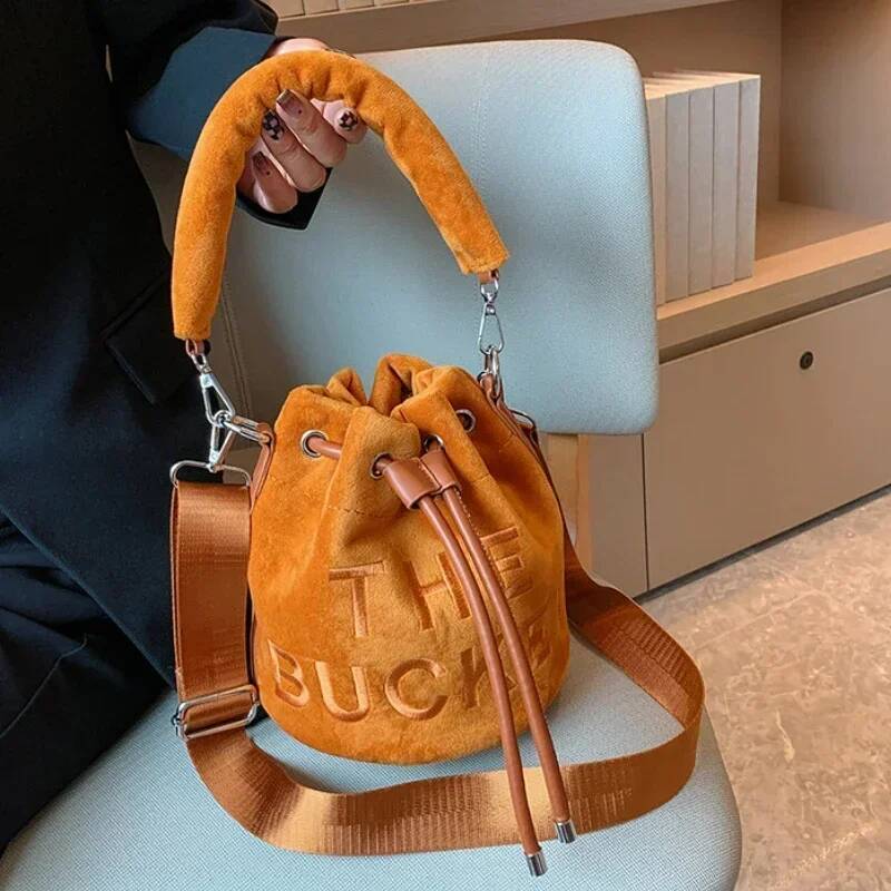Plush Bucket Bags for Women 2022 New Luxury Designer Handbag Fashion Letter Print High Quality Cute Crossbody Shoulder Bag Woman