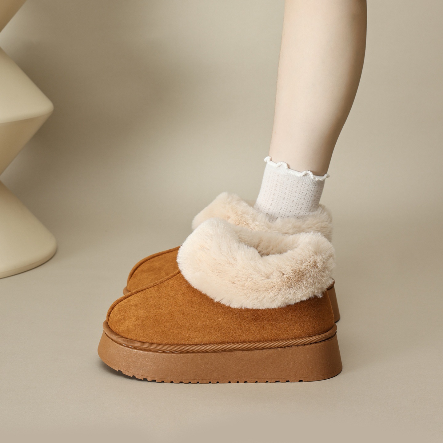 2025 New style thick-soled fleece-lined warm snow boots; non-slip short boots; fleece-lined warm parent-child fluffy heeled cotton slippers