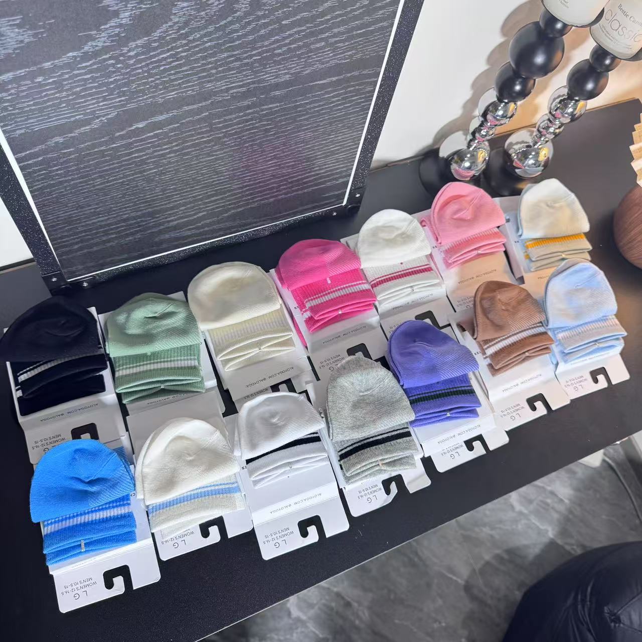 New Designer Outdoor Sports Sock Individually packaged yoga Sock Letter Print Womens Stocking Individual letter packaging Men's and Women's Socks