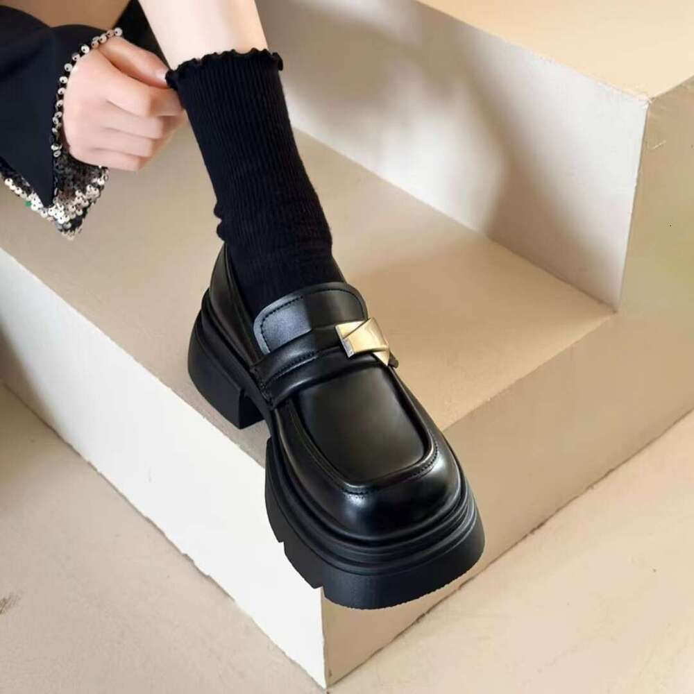 Black thick soled British style small leather shoes for women, Mary Jane, stepping on loafers, single shoes, 2025 Spring and Autumn new item