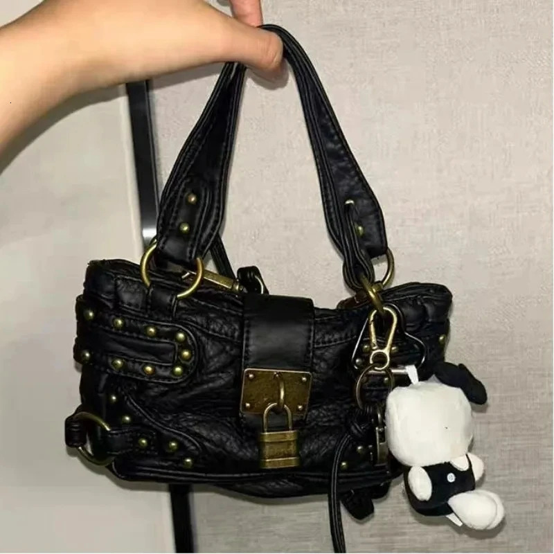 Womens Small Bag Rivet Retro Street Motorcycle Bag Original Niche n Oneshoulder Crossbody Bag 251031