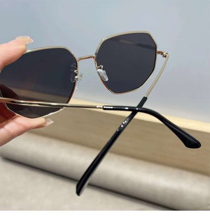 New Metal Men Sunglasses Brand Designer Sun Glasses Vintage Women Female Classic Driving Eyewear UV400 Gafas De Sol