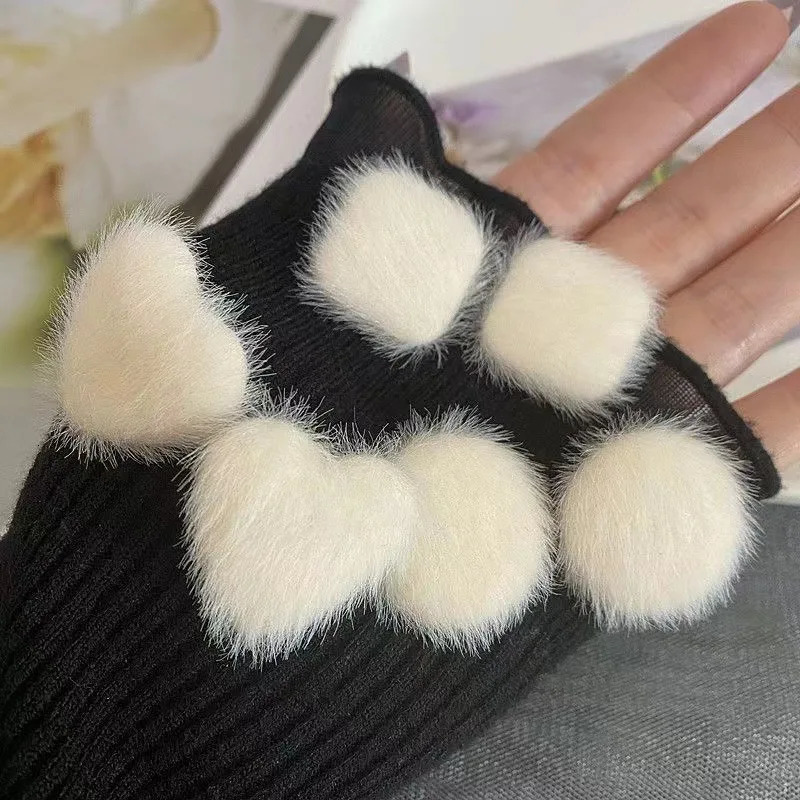 KADRUFI Women Korean Fashion Winter White Plush Stud Earrings Girls Heart Round Square Shape Furry Soft Earring Jewelry Gift 251131