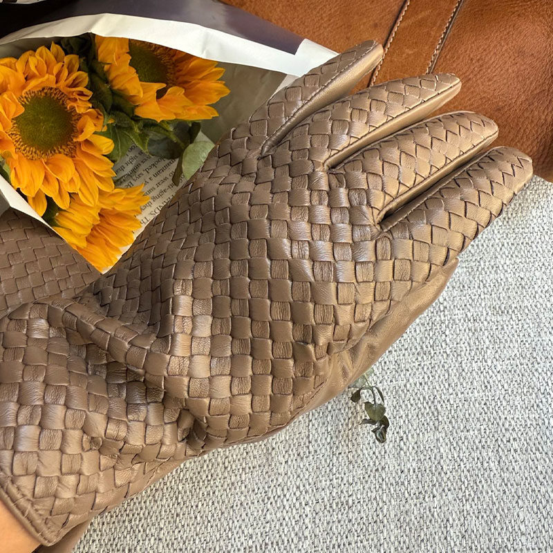 Retro Y2K Designer Luxury Women's Woven Leather Gloves Classic Multiple Colors Mittens Outdoor Warm Weatherproof Winter Accessory S1112
