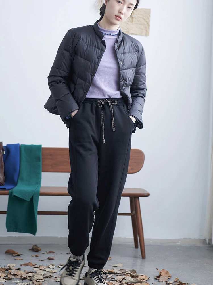 Short down jacket for women standing collar in autumn fashion with warm puffer down jacketT251105