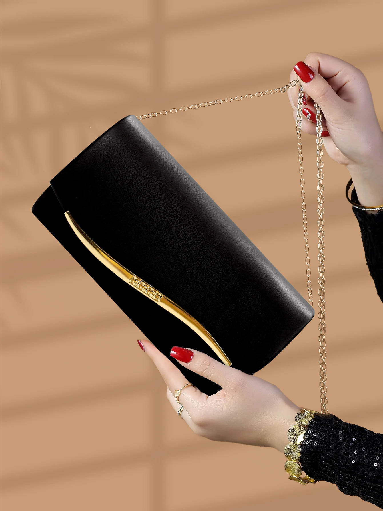 Fashionable and luxurious faux leather party bag elegant and versatile womens chain club the birthday gift. 250402