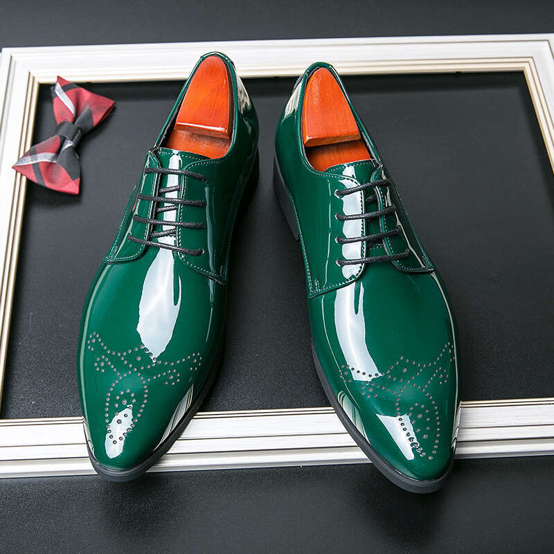 Large size new shiny fashionable men's business dress shoes, British style Block carved trendy leather shoes