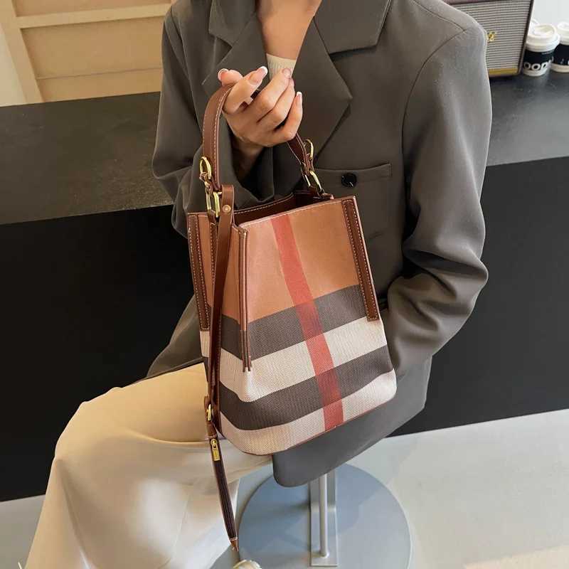 Niche - Designed Jute Tote Bag with Simple Retro Plaid and First - Layer Cowhide - Large Capacity Shoulder - Portable StylishW251106