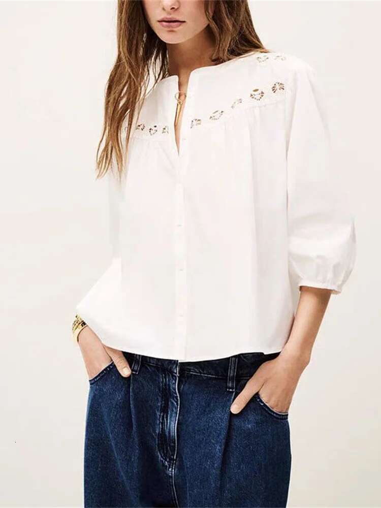 2025 Spring/summer New Sweet Hollow Embroidered Round Neck Cotton Seven Sleeve Shirt Top