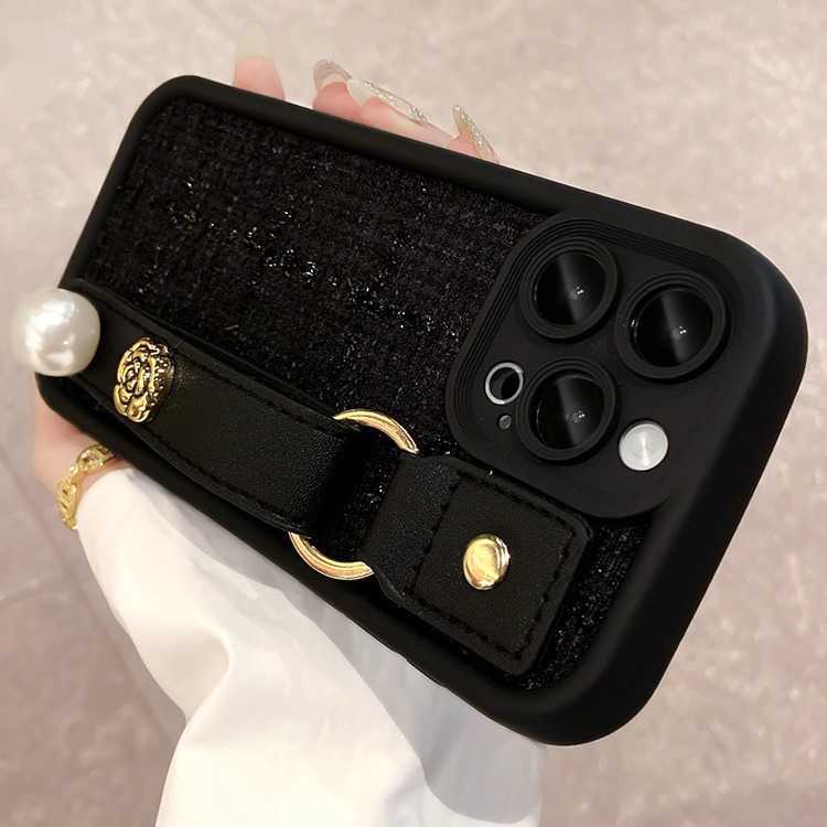 Autumn Winter Velvet Small Fragrance Camellia Wrist Strap Compatible with iPhone 15 Pro Max Phone Case Mate 60 J251202
