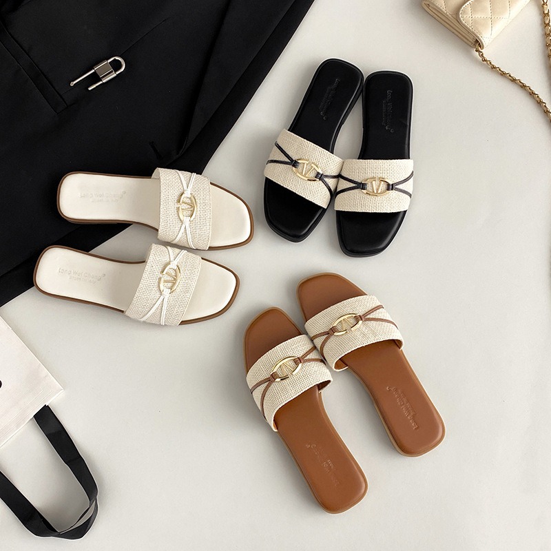 Ladies 2025 summer new fashion good-looking flip-flops wear French flat beach lazy slippers casual sandals beach shoes