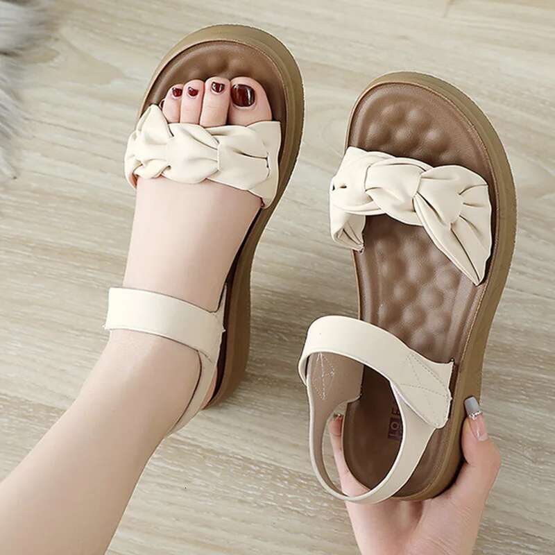 2025 Summer New Women's Sole Designer Fashion Flat Shoes Leather Open toed Casual Slippers Soft Beach Sandals