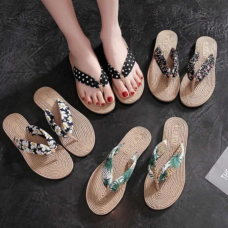 2025 Summer New Woven Beach Flip Soft Bottom Anti slip Designer Fashion Flat Shoes Outdoor Simple Bohemian Style Women's Indoor Bathroom Shoes
