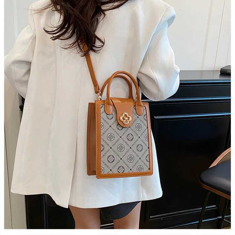 2025 Letter Tote - Vertical Square Purse with Adjustable Strap Trendy Shoder Bag for Wen Off Weekend Essential Y251106