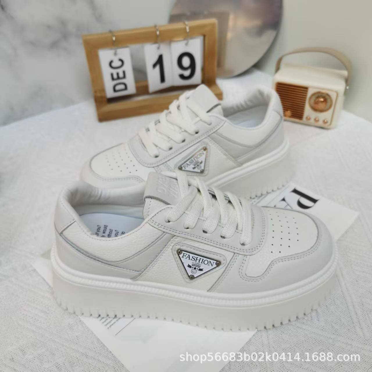 designer shoes new Women's thick-soled white sneakers versatile skateboard shoes, fashionable height-increasing casual shoes