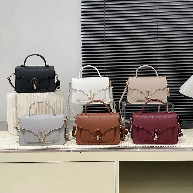 Elegant Leather Womens Crossbody Bag High-End Luxury Brand Fashionable Classic Paris Designer BagW251106