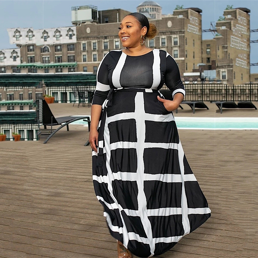 2025ins Plus Size Womens Fashionable Striped Printed Five Quarter Sleeve Dress