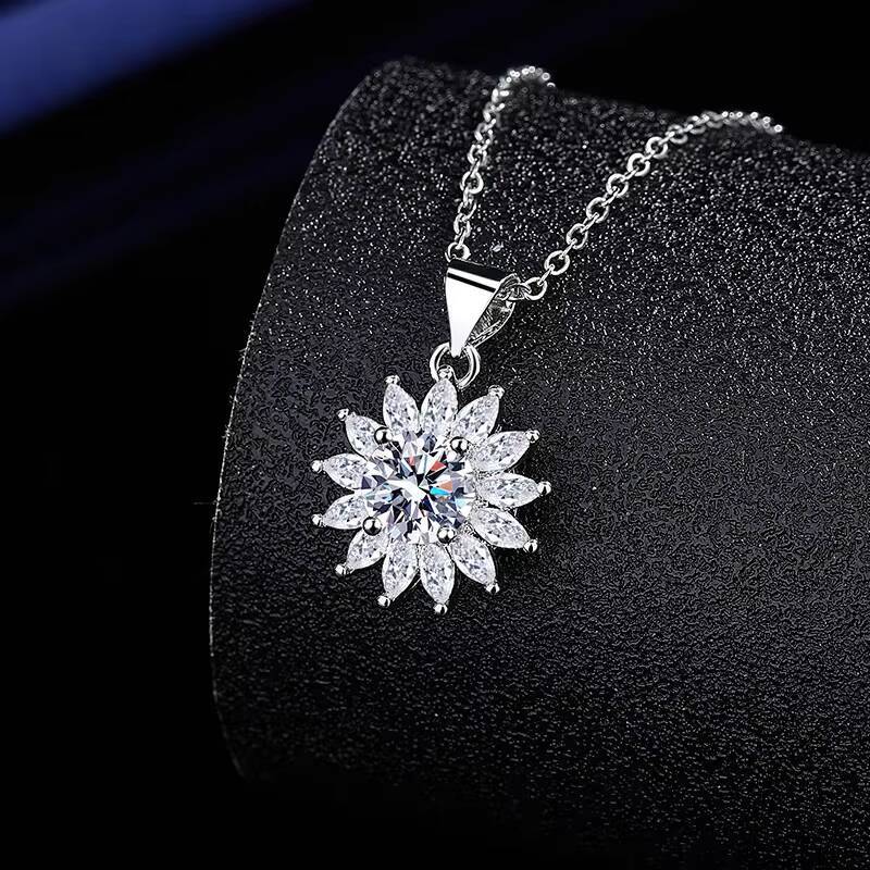 S925 Pure Silver Moissanite lightning Star Necklace Simple and Fashionable Collarbone Chain Pendant Accessory
