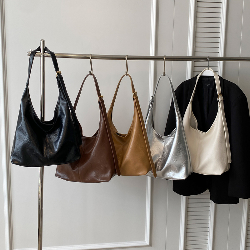 2025S Designer Women S Bag Single Shoulder Tote Summer New Trend Fashion Versatile Casual Commuting Underarm Bag