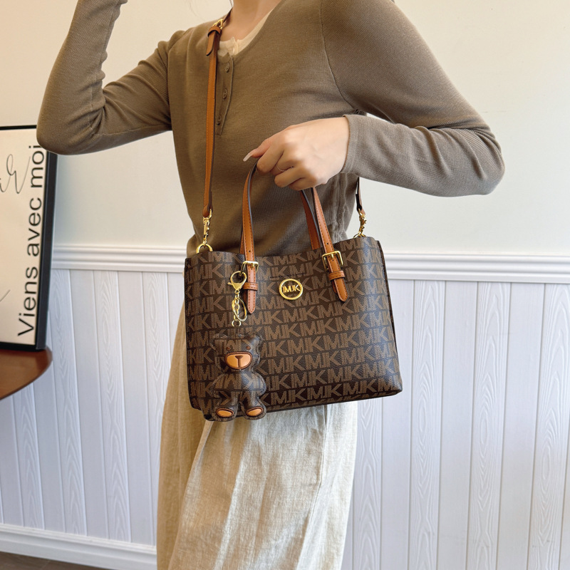 Free shipping women's bag new all-in-one classic atmospheric shoulder bag leisure large capacity Tote bag 2025