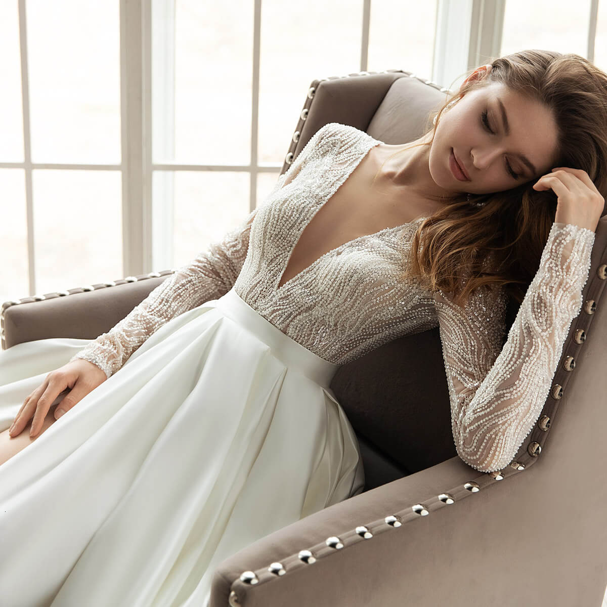 2025 New Womens Dress Elegant Long Style Gold Plated Hollow V-neck White Evening Dress