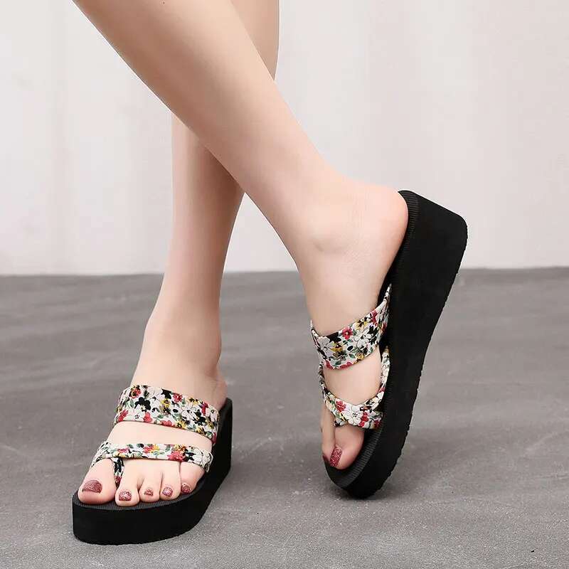 2025 Summer New Toe Protective Slippers Women's Shoes 2.1-inch Slope Heel Designer Fashion Sandals Beach Slippers Comfortable