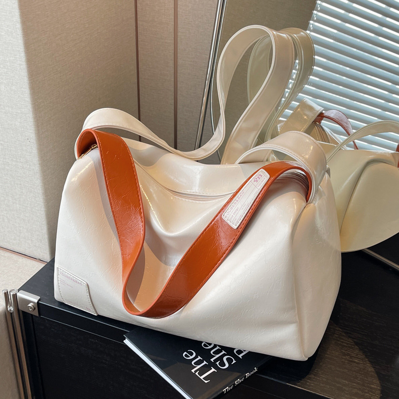 2025S Designer Women S Bag Bag For Women Short Distance Travel Shoulder New Fashion Sense Women S Large Capacity Simple Crossbody Bag