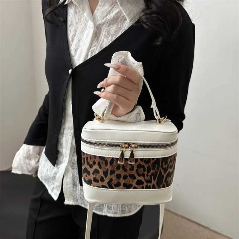 Fashionable Crossbody Bag For Women Inspired By Luxury Brands With Leather And Classic DesignW251106