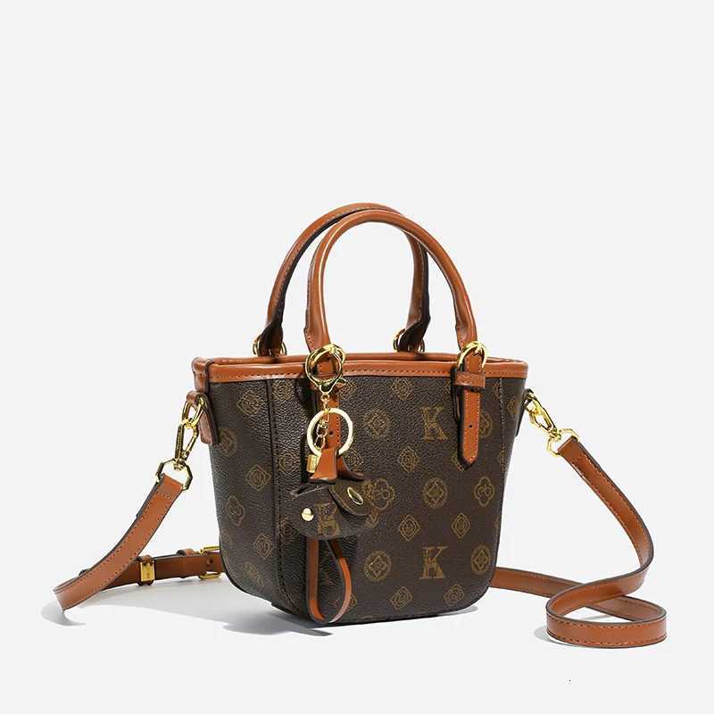 Classic Leather Shoulder Bag For Women By Top Luxury Designer Elegant Messenger Design With Zipper Closure HandbagsW251106