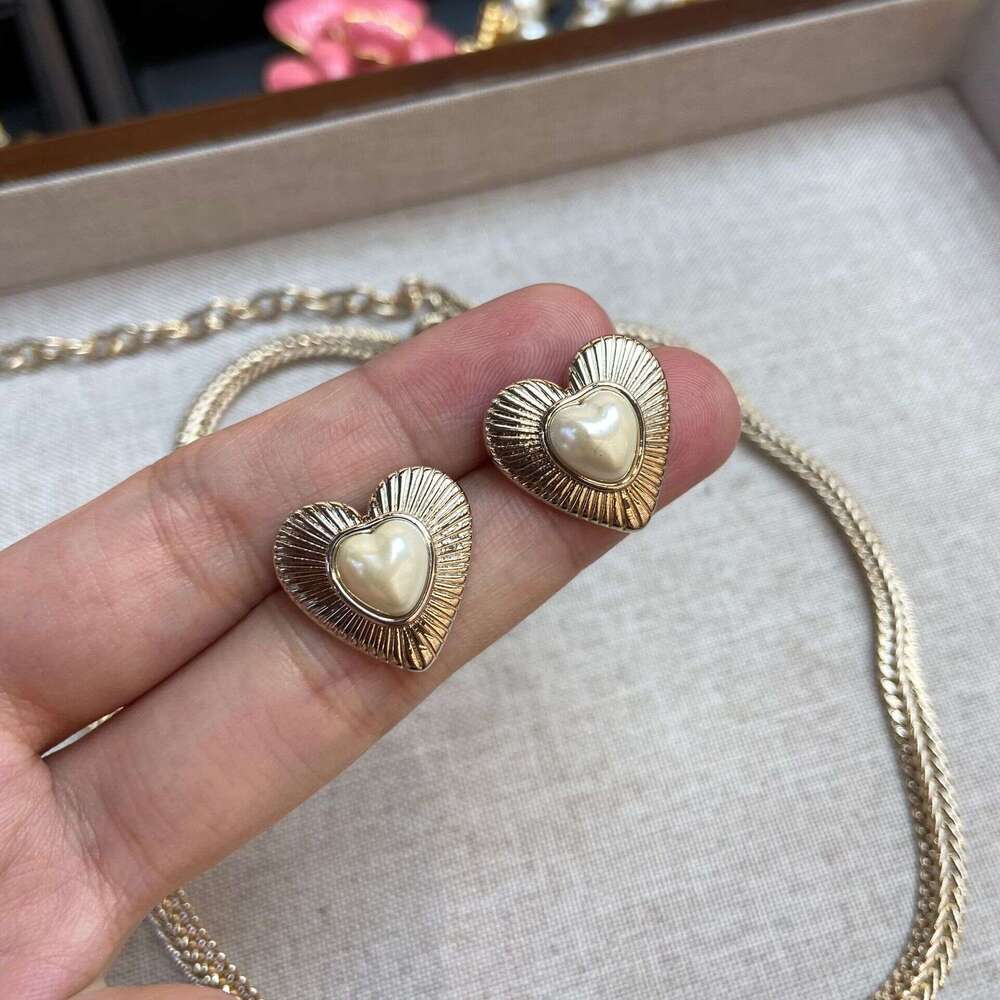 Original Light Titanium Heart-shaped Earrings Mother-of-pearl Collarbone Chain Vintage Old Money Style Necklace Melad S925 Silver Needle Earring Stud 