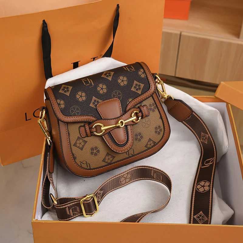 Womens new retro fashion versatile shoulder messenger bagW251106