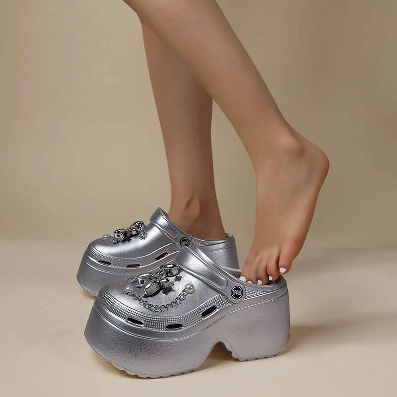 2025 Summer New Women's Cute Slippers Anti slip Designer Fashion Slope Heel Sandals Chain Thick Bottom Garden Shoes