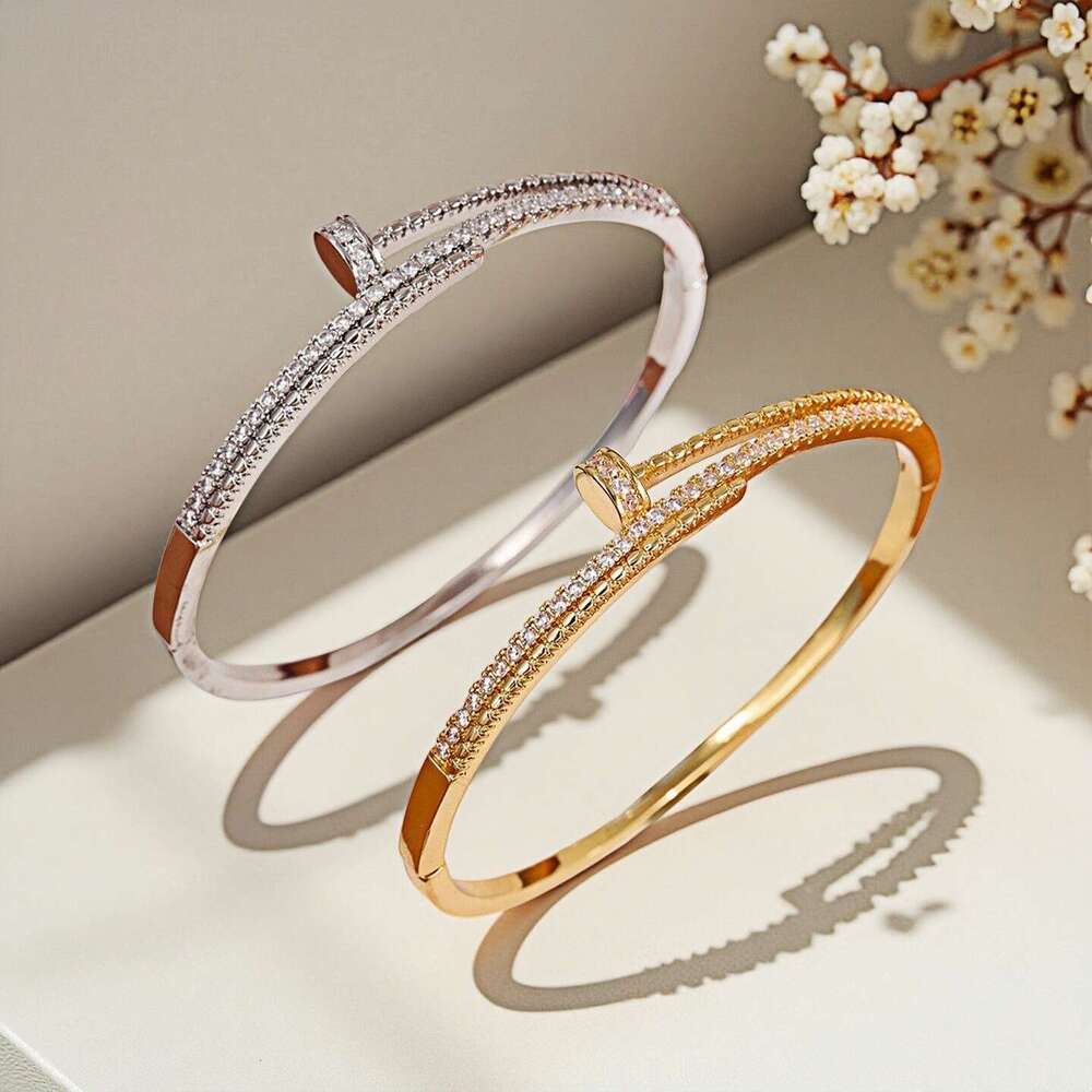 Bracelet Designer Luxury bangle Niche Jewelry High End Zircon Wedding Evening Party Studded Open Cuff Bracelets copper plated with 18K gold Festival v