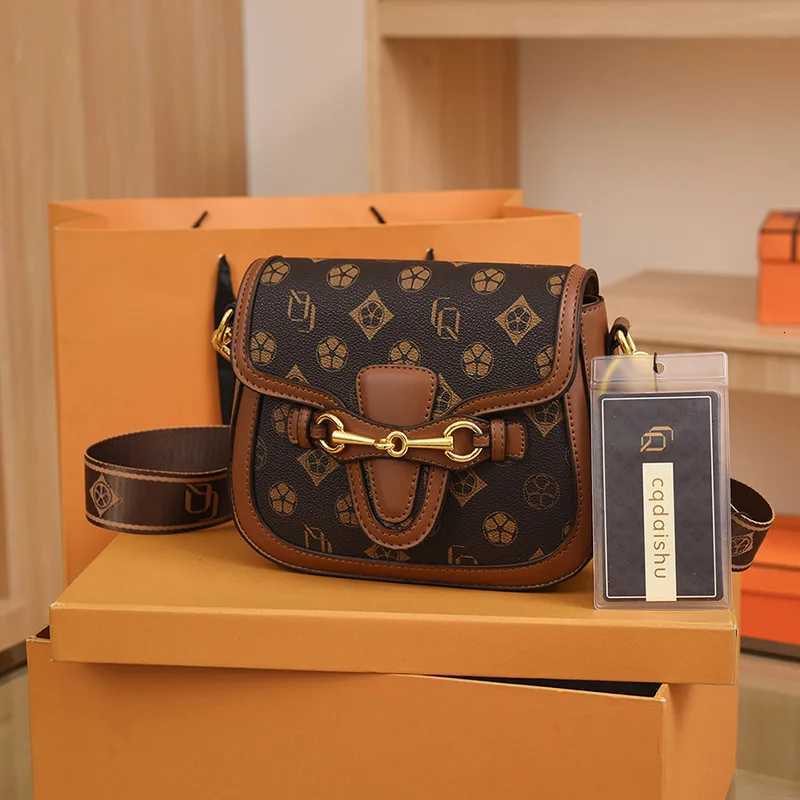 Womens new retro fashion versatile shoulder messenger bagW251106