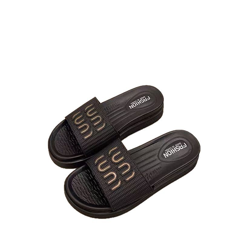 The New Designer Women's Summer Outdoor Luxury Slippers For 2025 Feature Thick-soled And Anti-slip All-soft-soled Beach Sandals In A Trendy Red C