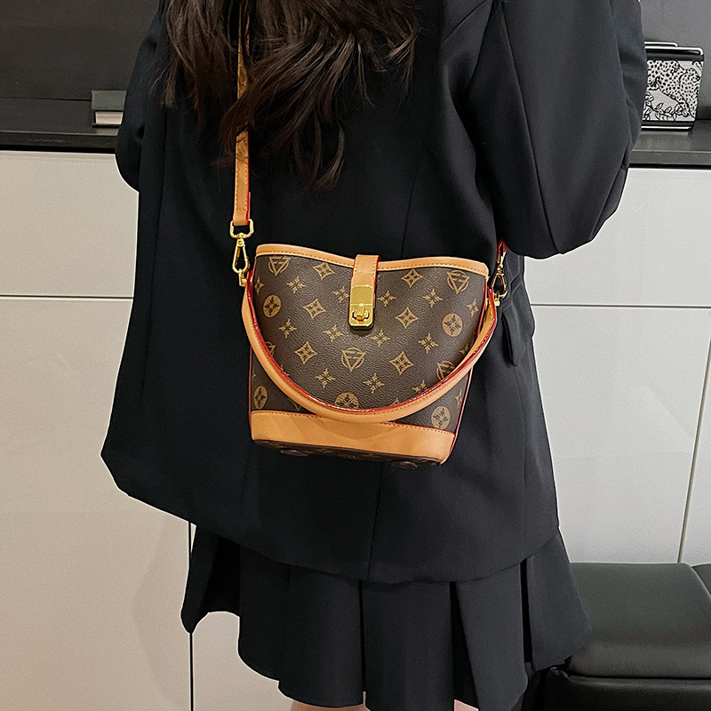 New bucket bag high appearance level with large capacity foreign leisure high-grade texture handbag presbyard bag