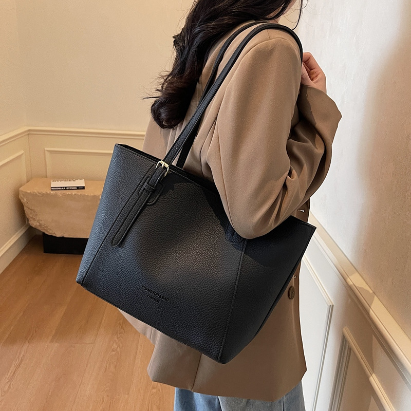New fashion bag women's large capacity soft surface women's bag foreign texture small public Tote shoulder bag 2025s hot
