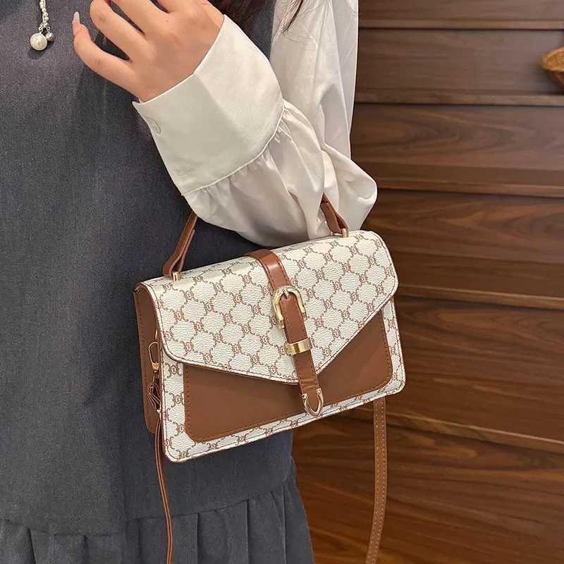 Retro Fashionable Simple Leather Belt Decorated Shoulder Crossbody Handbag Womens Small Square Bag Stylish Casual BagW251106