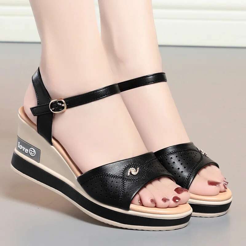 2025 Summer New Women's Sandals Casual Designer Fashion Flat Shoes Genuine Leather Women's Wedge Soft Bottom Comfortable Butterfly Hollow Br