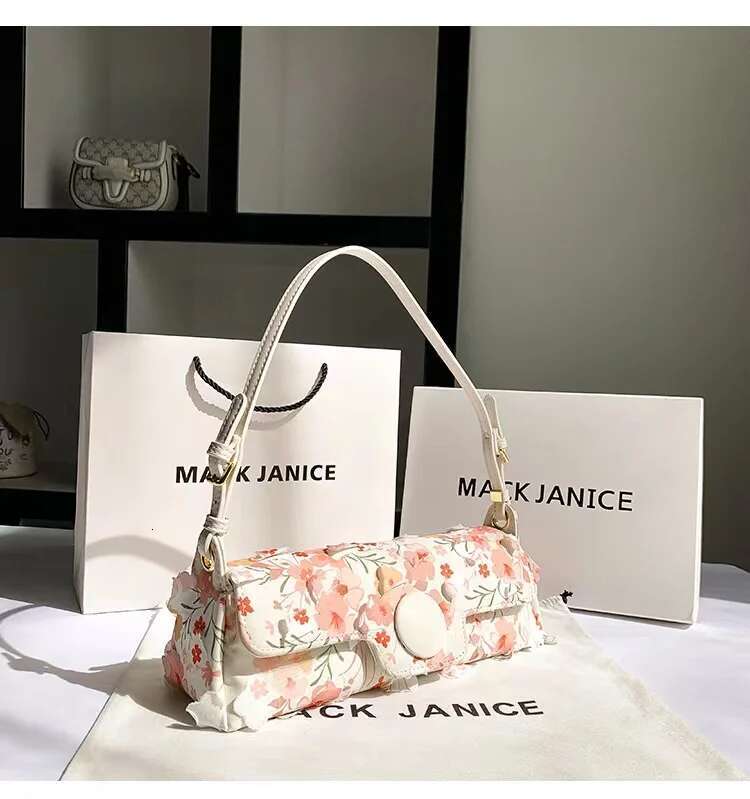 New Fashion Women's Handbag Appliques Ral Lace Square Textured Leather Shoulder Underarm Lady Purse Female Casual Bag