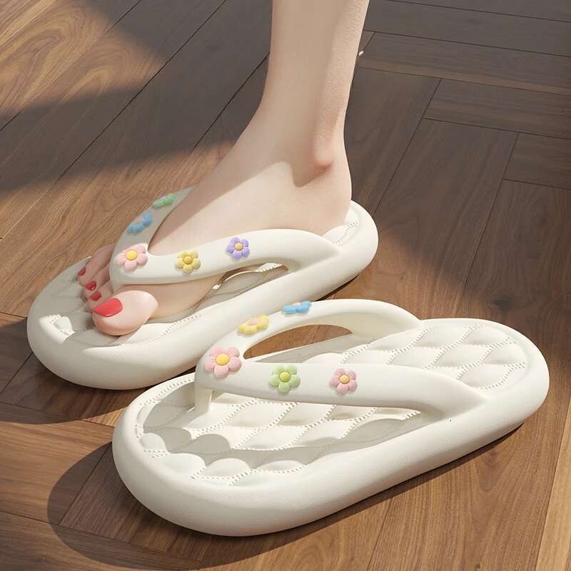 2025 Summer New Women's Slippers Flip Anti slip Soft Bottom Comfortable Student Open Toe Designer Fashion Pearl Designer Outdoor Beach Shoes