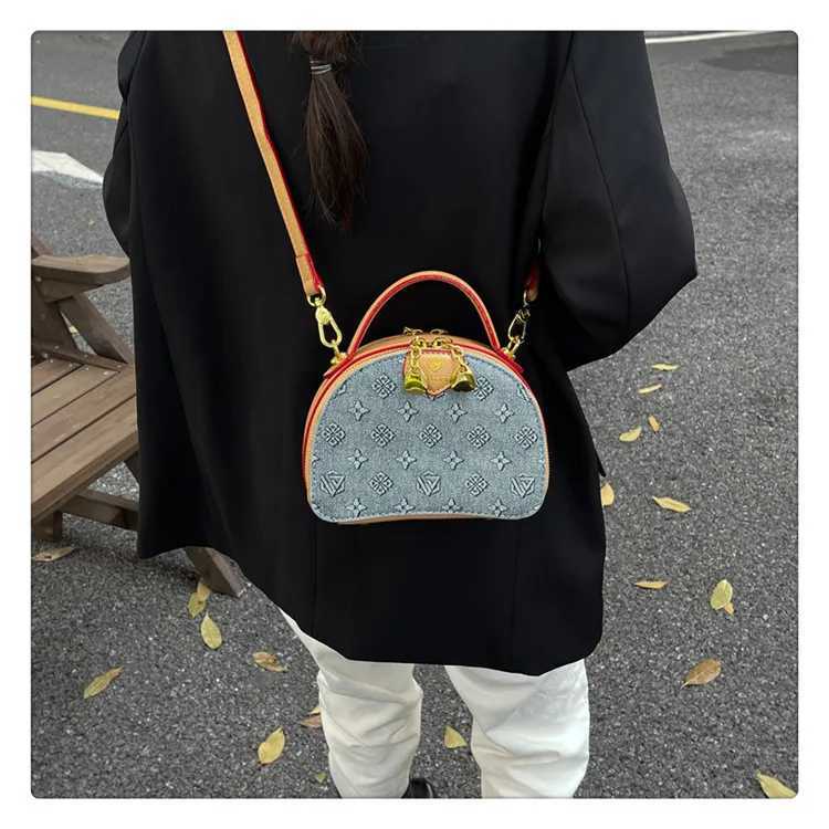 2025 New Arrival Embroidered Square Bag - Luxury Crossbody/Shoder Tote for Wen Spacious Lightweight Trendy Print Design Y251106