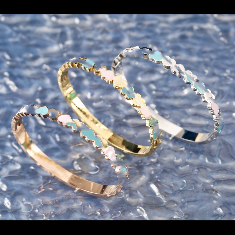 Vibrant Hued Wristwear: Elegant Hearts Decorative Bracelet Collection M