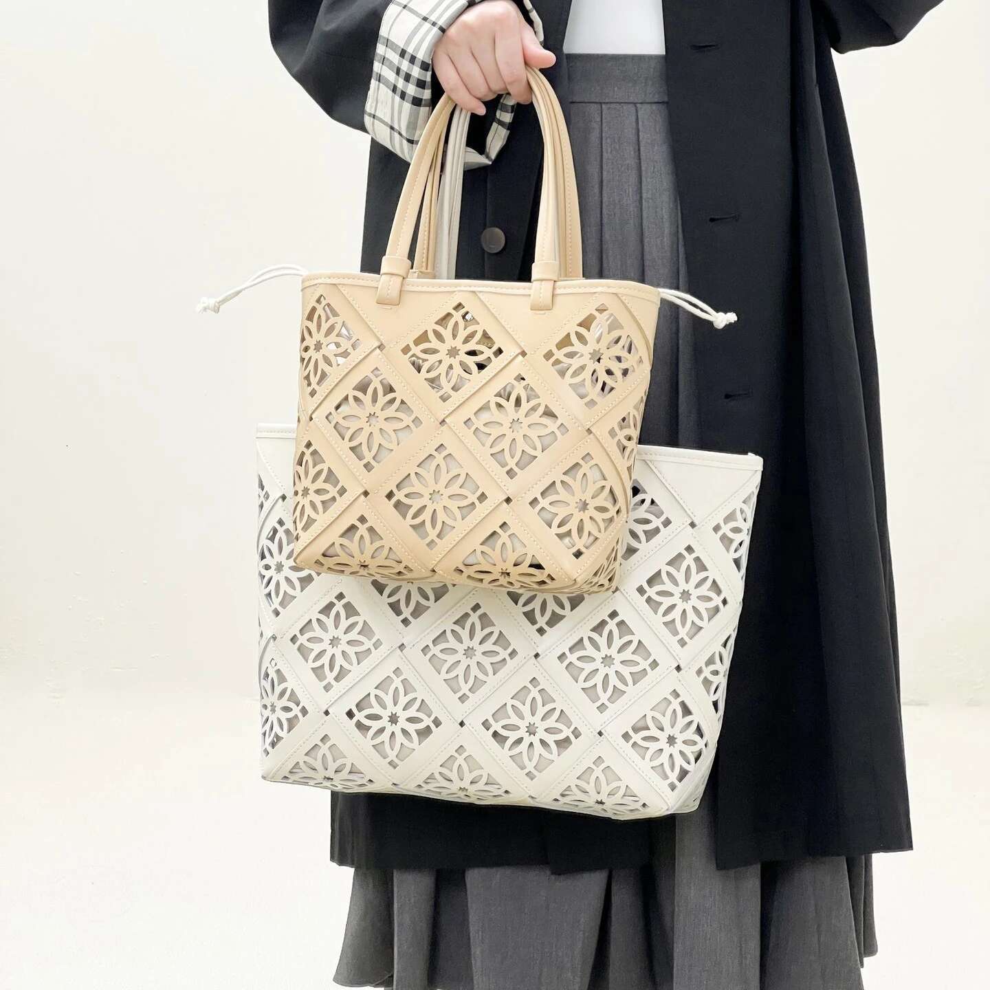 Genuine Leather French Hollow Handbag 2025 New Summer Head Layer Cowhide Vacation Beach Fashion Women One-Shoulder Tote Bag