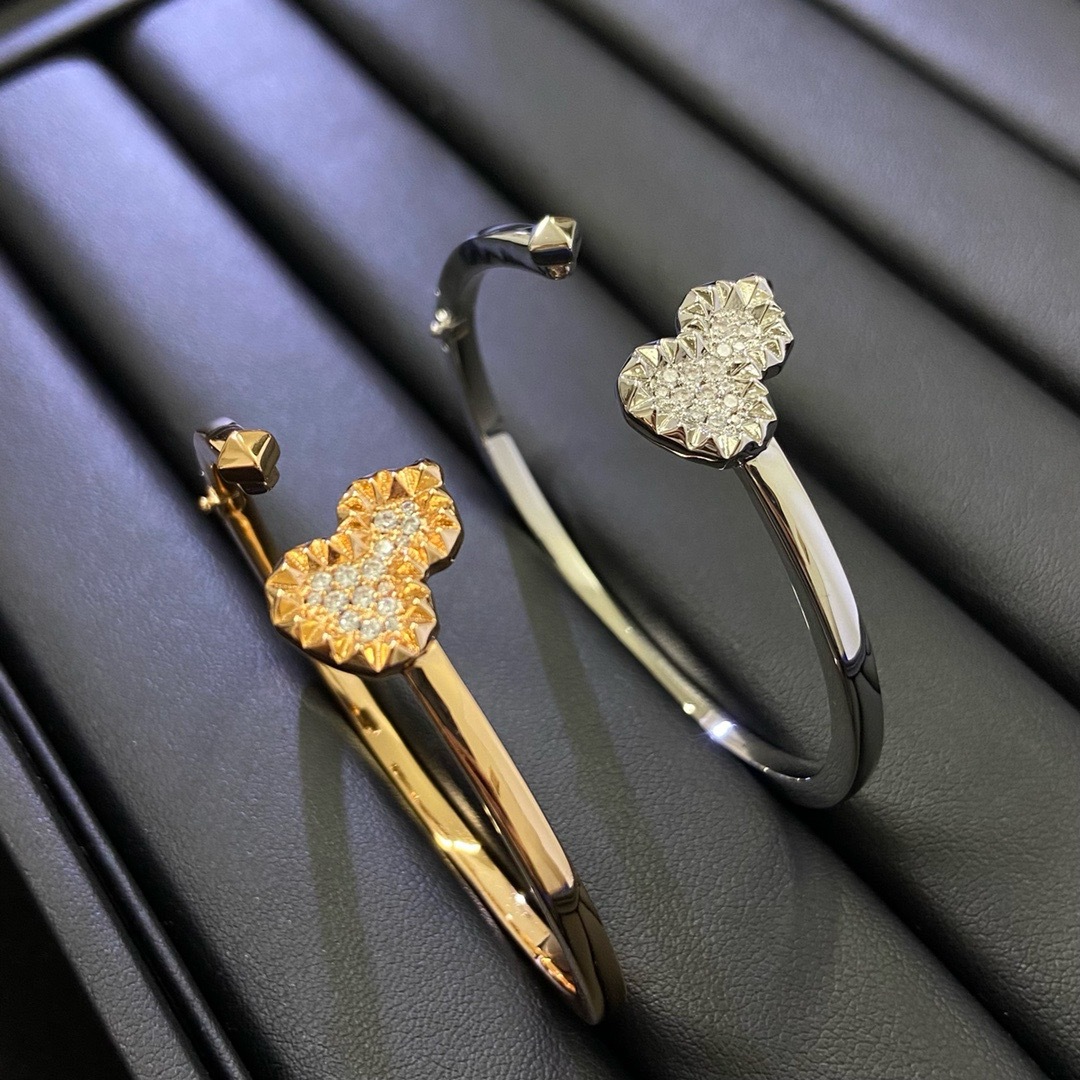 Hollow Gourd Charm Bracelet Inlayed with Half Diamonds - Elegant Open Cuff Jewelry for Women