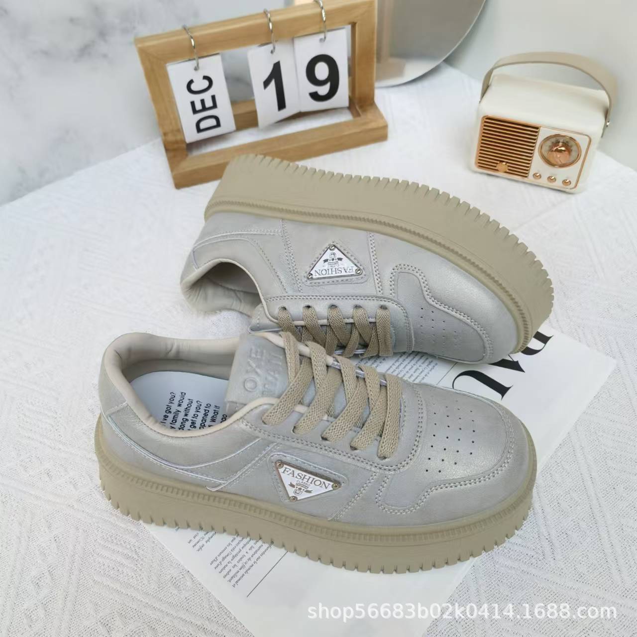 designer shoes new Women's thick-soled white sneakers versatile skateboard shoes, fashionable height-increasing casual shoes