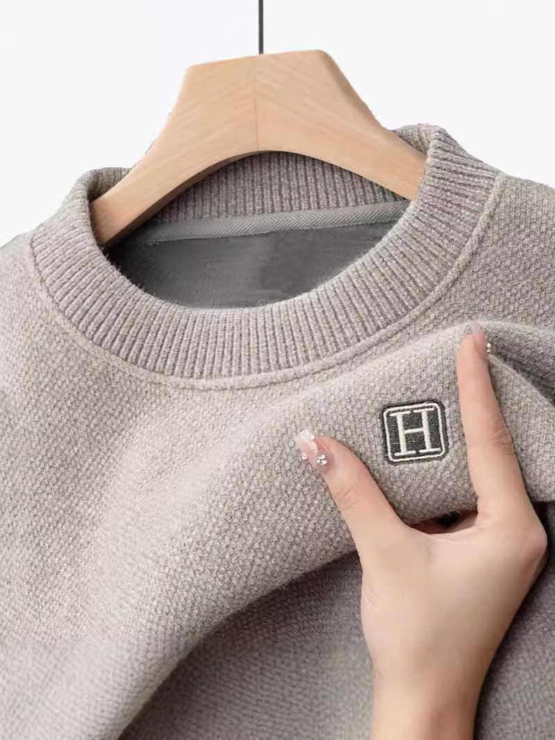 One-piece plush high-end round-neck sweater for men - thickly padded for warmth. Knitted snow nylon shirt with a pullover design as a base layer to we