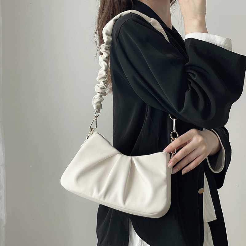 2025S New Model Designer Women S French Chain Armpit Ins High End Sense Niche Solid Color Versatile Cloud Pleated Shoulder Bag Totebag